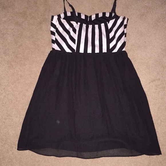 White and black mini dress - Picture 4 of 6